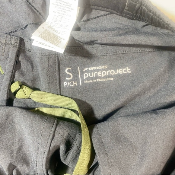 Brooks Black Athletic Shorts Lightweight Performance Size Small - Picture 9 of 9